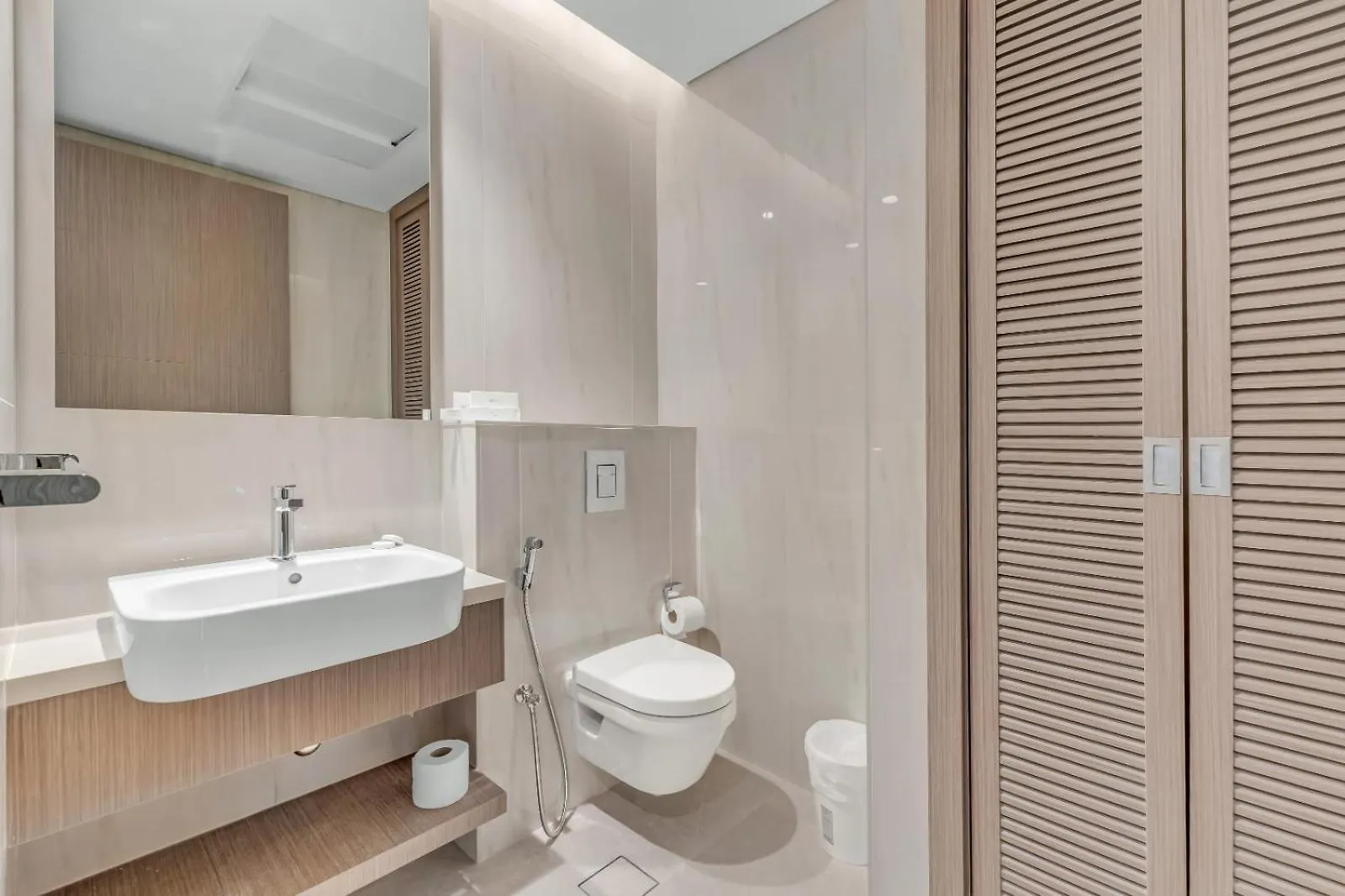Spectacular Burj Khalifa & Canal View New 2Br Dubai Apartment